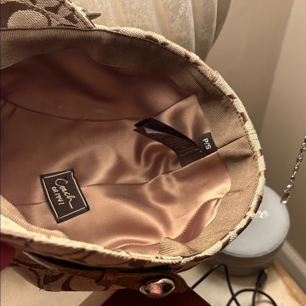 Coach Signature Karee Newsboy Cap with patent leather accent Leather Strap - Picture 7 of 8